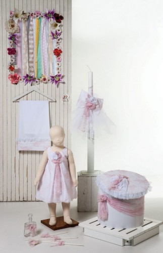 1423  - φόρεμα από ροζ και λευκή δαντέλα με χειροποίητα λουλούδια