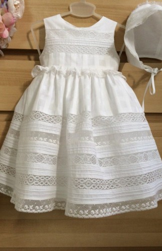 1711-18 Total white dress with rows of laces